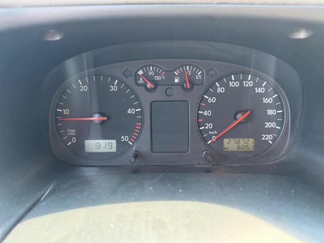 VOLKSWAGEN Transporter Transp. 2.5 TDI/102CV cat Multivan 8 POSTI