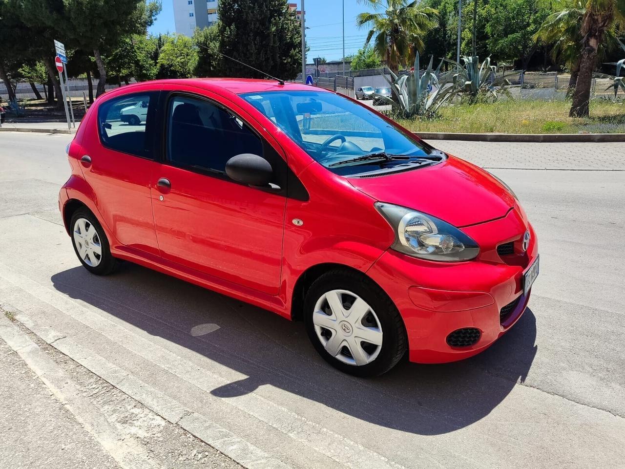Toyota Aygo 1.0 BENZ 2010!!