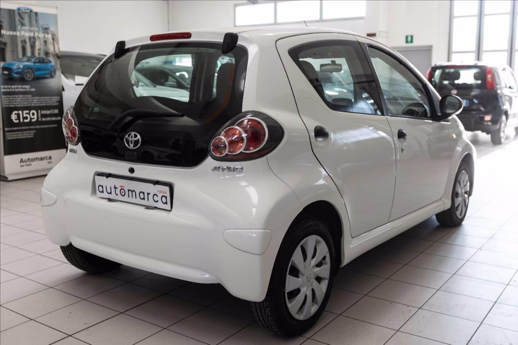 TOYOTA Aygo 5p 1.0 Active connect del 2013