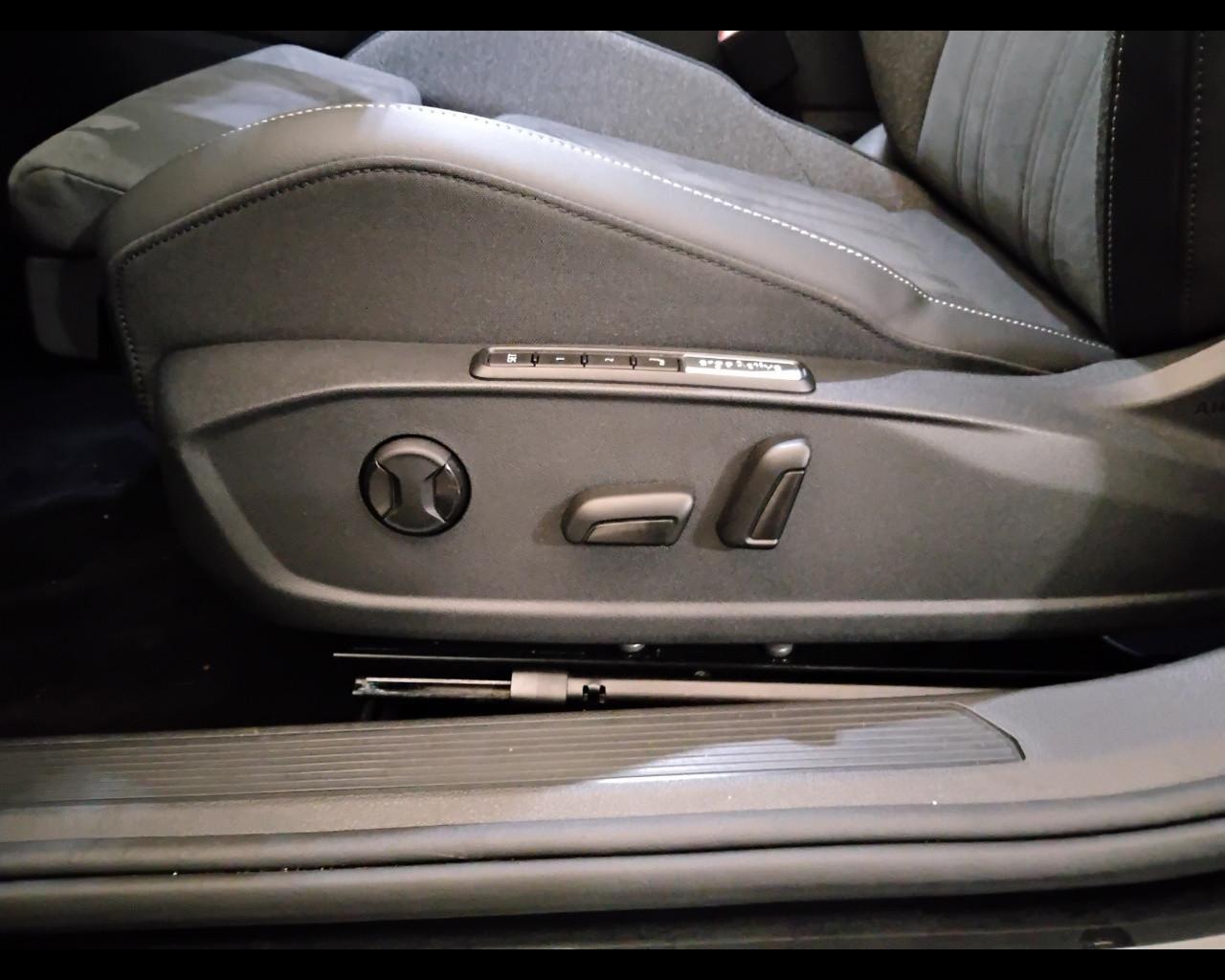 VOLKSWAGEN Golf VIII 2024 - Golf 2.0 tdi Style 150cv dsg