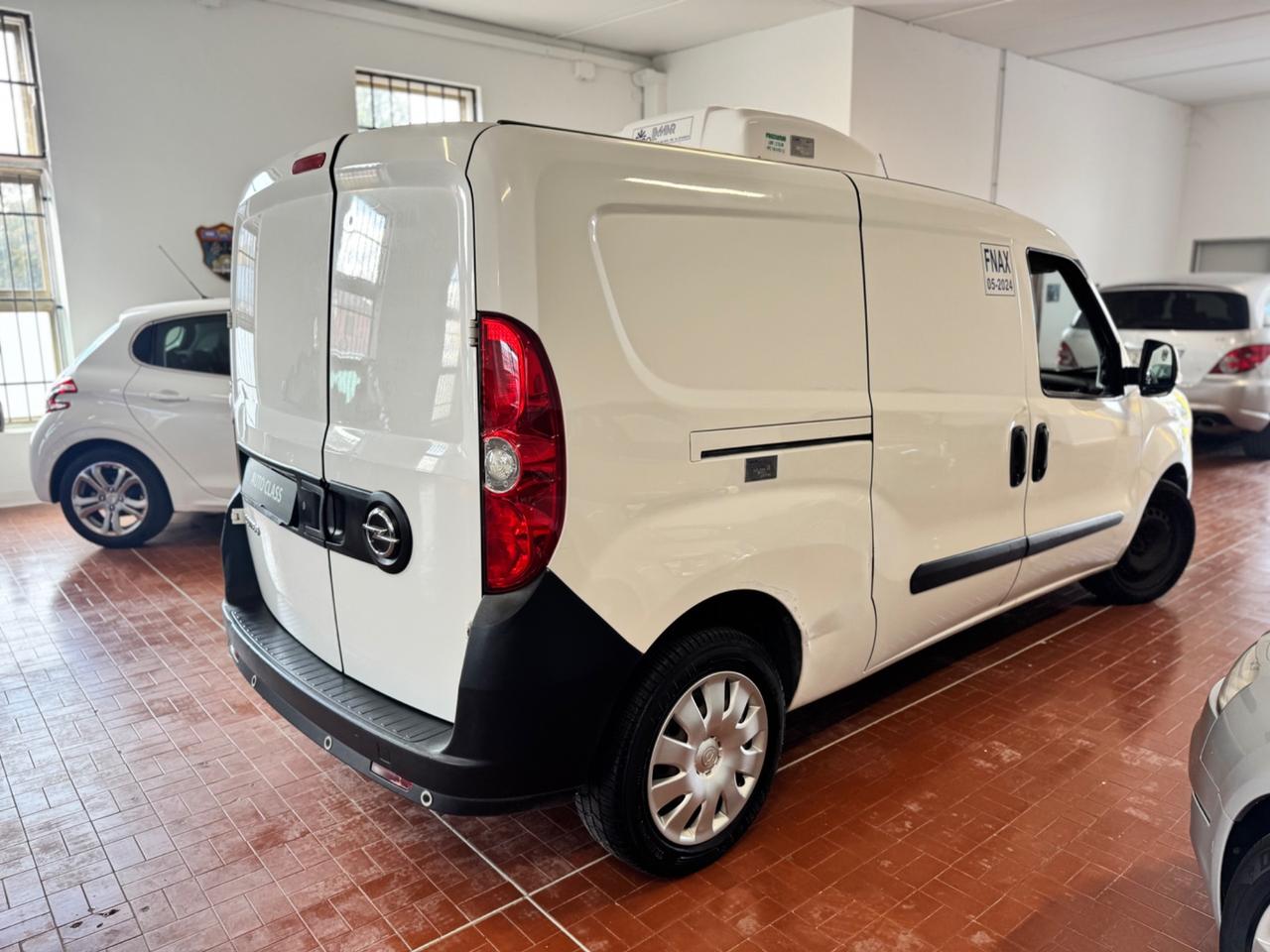 Opel combo 1.4 turbo 120cv metano frigorifero e6b