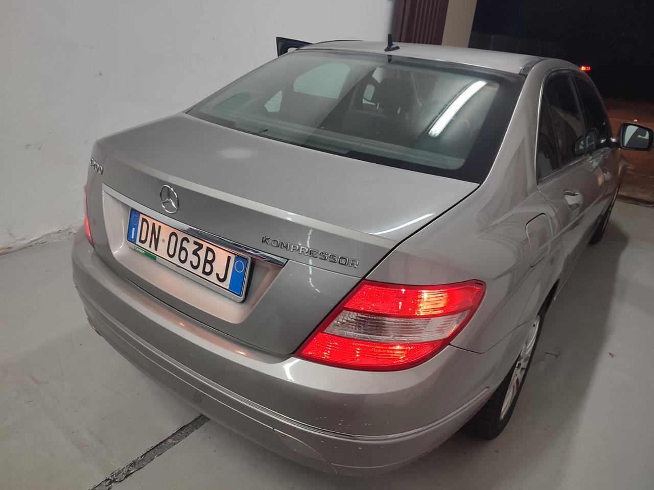 MERCEDES CLASSE C200 BERLINA A METANO POCHI KM GANCIO