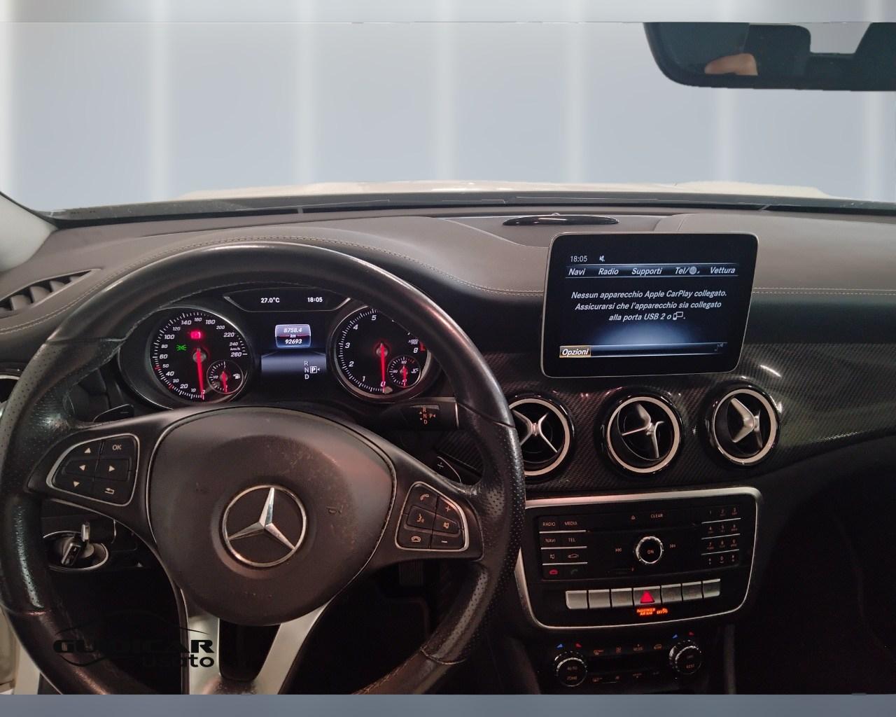 Mercedes-Benz GLA-X156 2017 - GLA 180 Night Edition auto