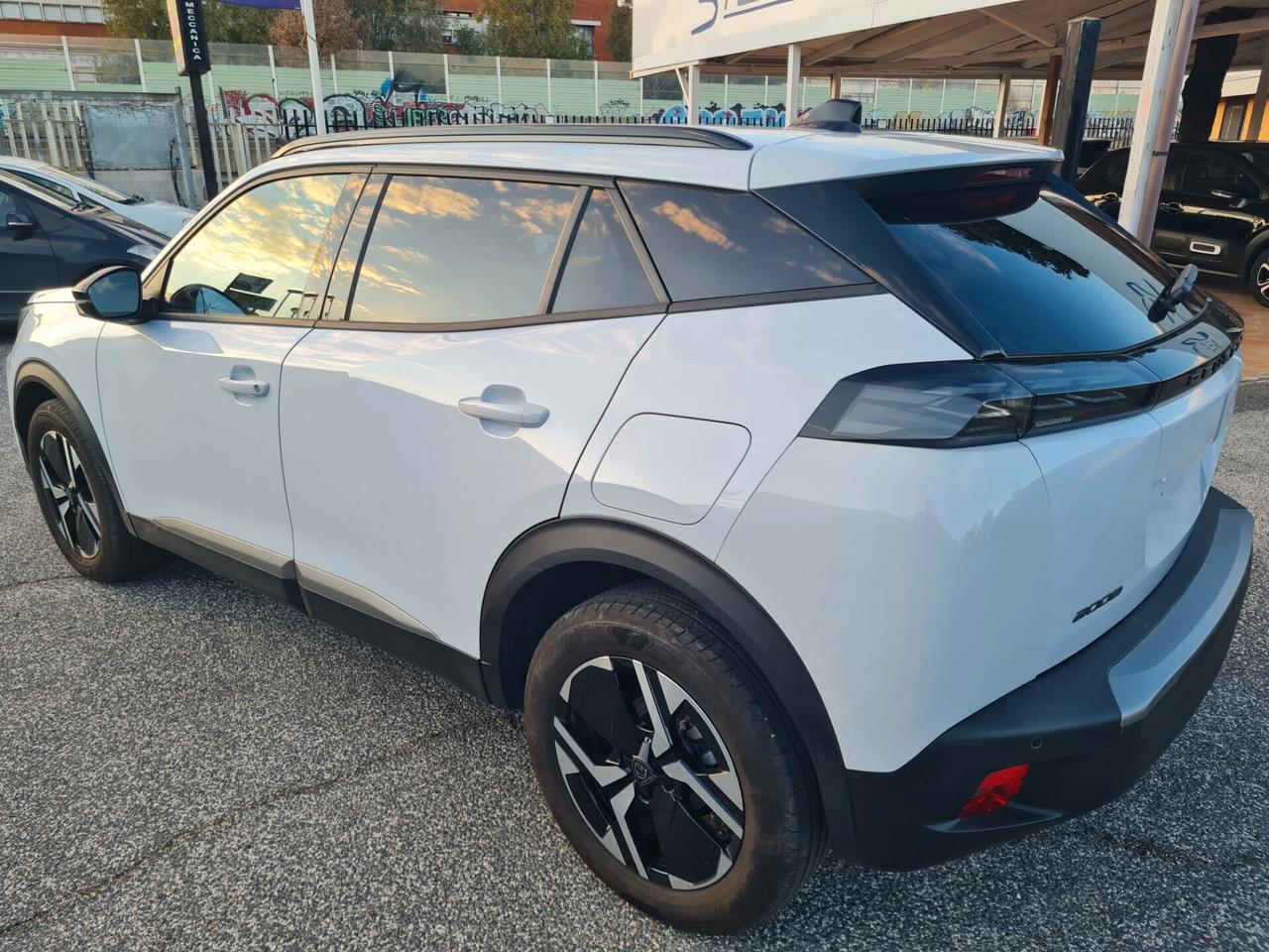 Peugeot 2008 PureTech 100 S&S Allure*NAVIGATORE*CARPLAY*