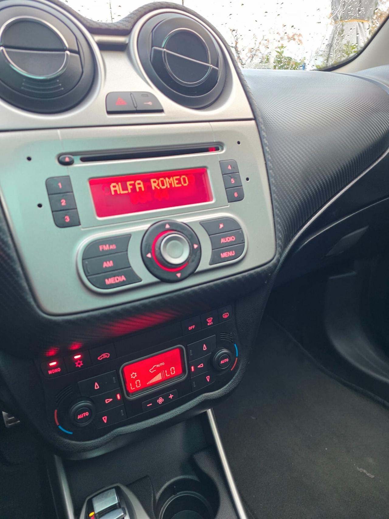 Alfa Romeo MiTo 1.4 105 CV Distinctive Sport Pack