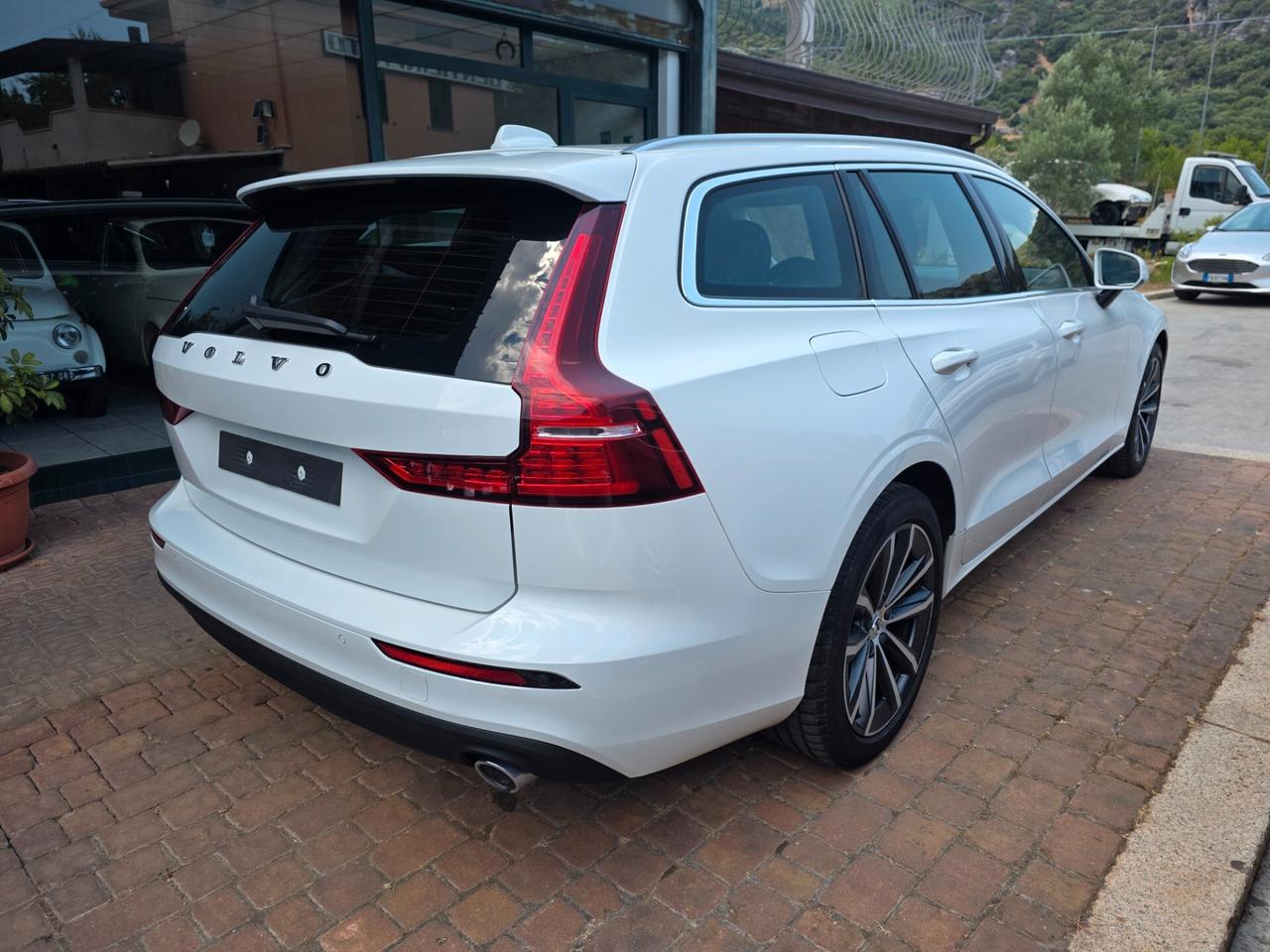 Volvo V60 B4 (d) Geartronic Momentum Business Pro