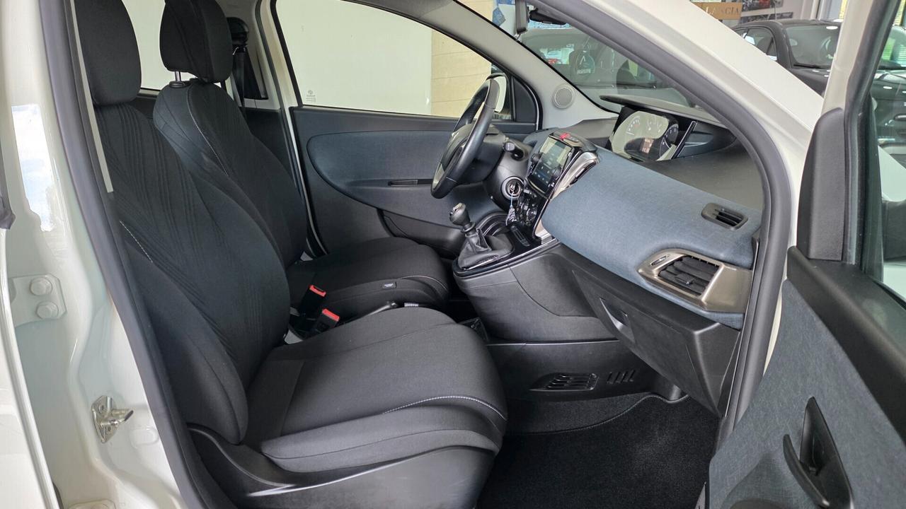 Lancia Ypsilon 1.0 FireFly 5 porte S&S Hybrid Gold