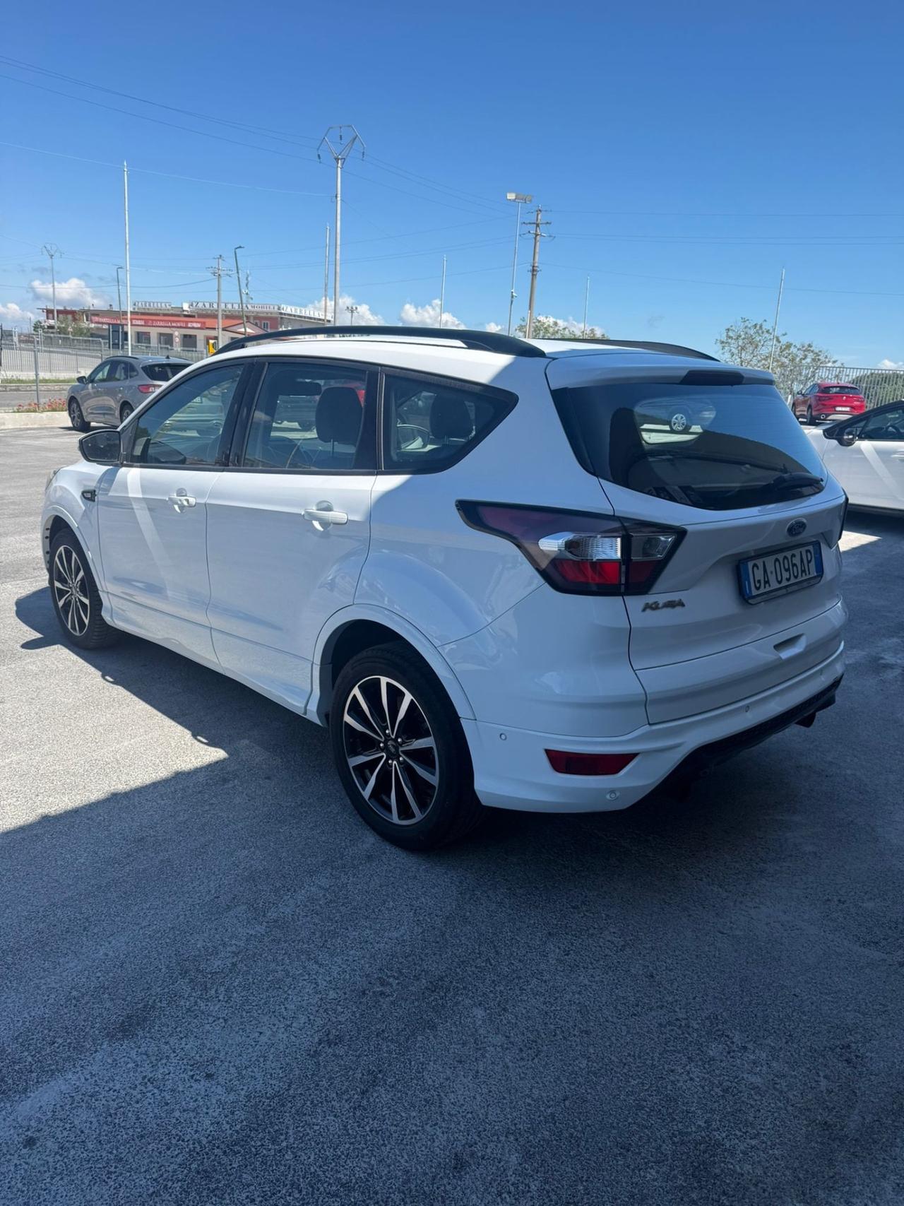 Ford Kuga 1.5 TDCI 120 CV S&S 2WD ST-Line
