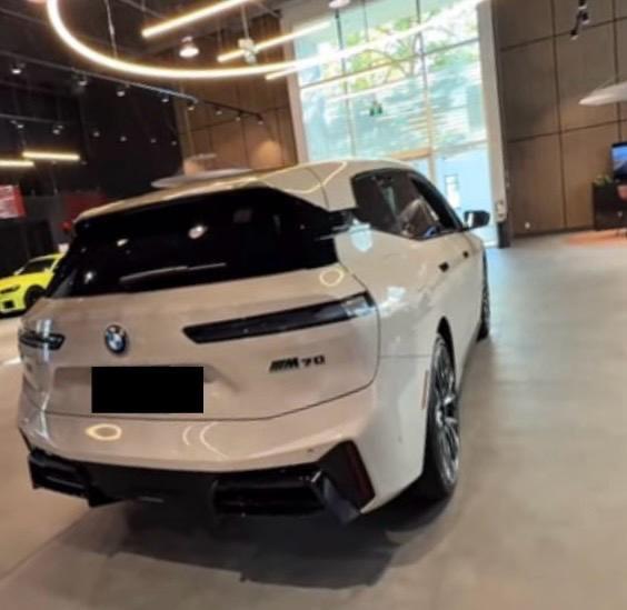 Bmw IX M70