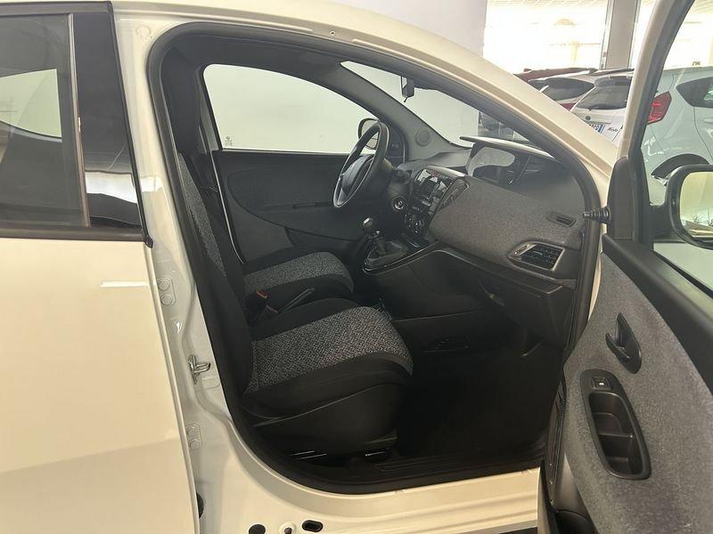 Lancia Ypsilon 1.0 FireFly 70cv Hybrid Silver