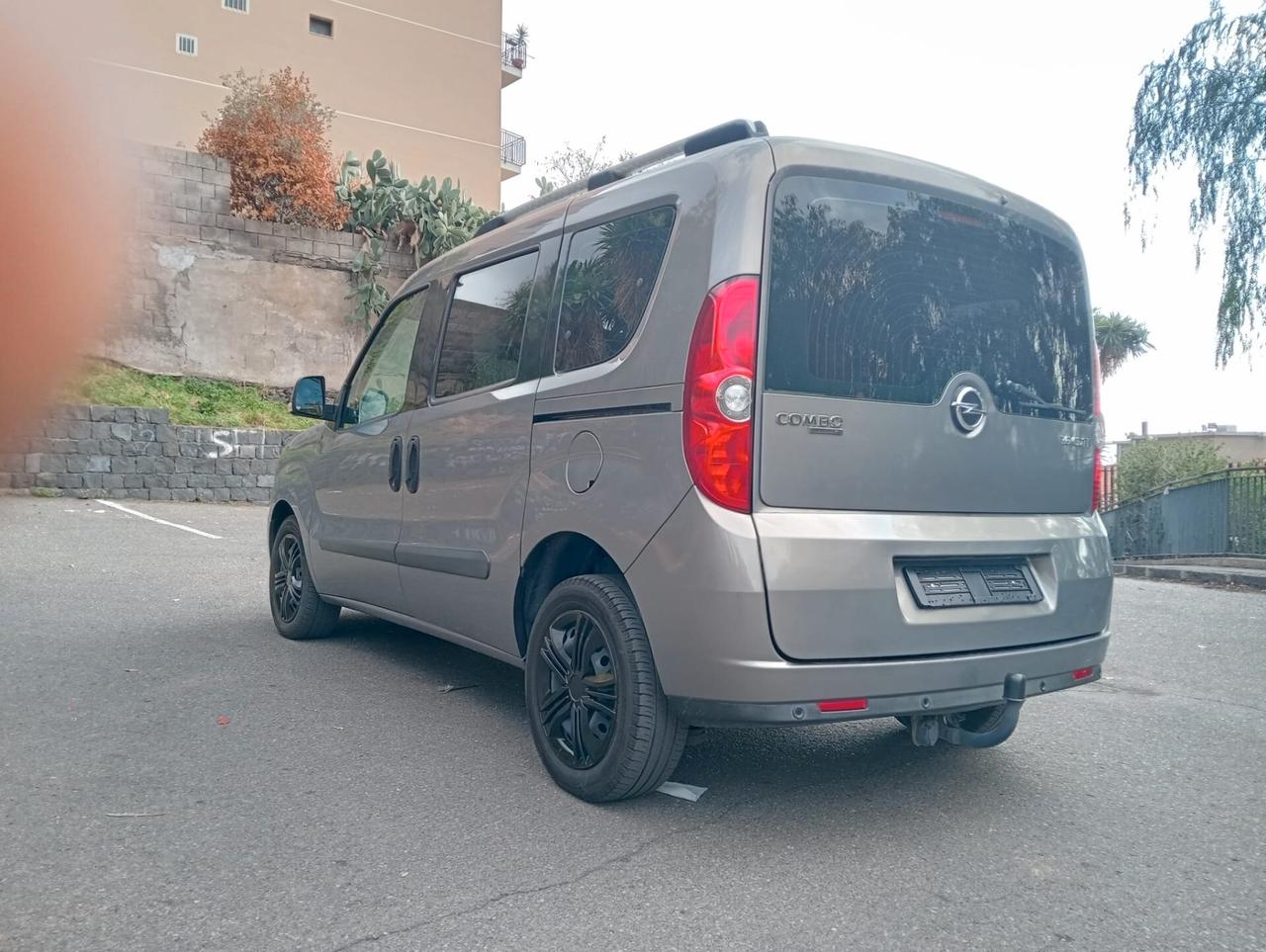 Fiat Doblo Opel Combo 7 posti