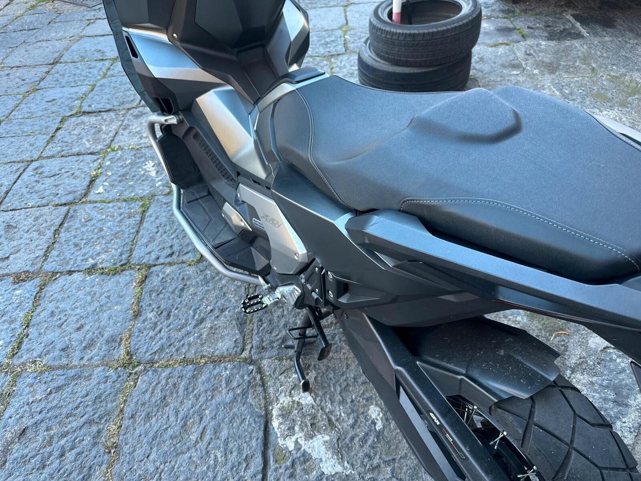 Honda X-ADV 750 grigio satinato
