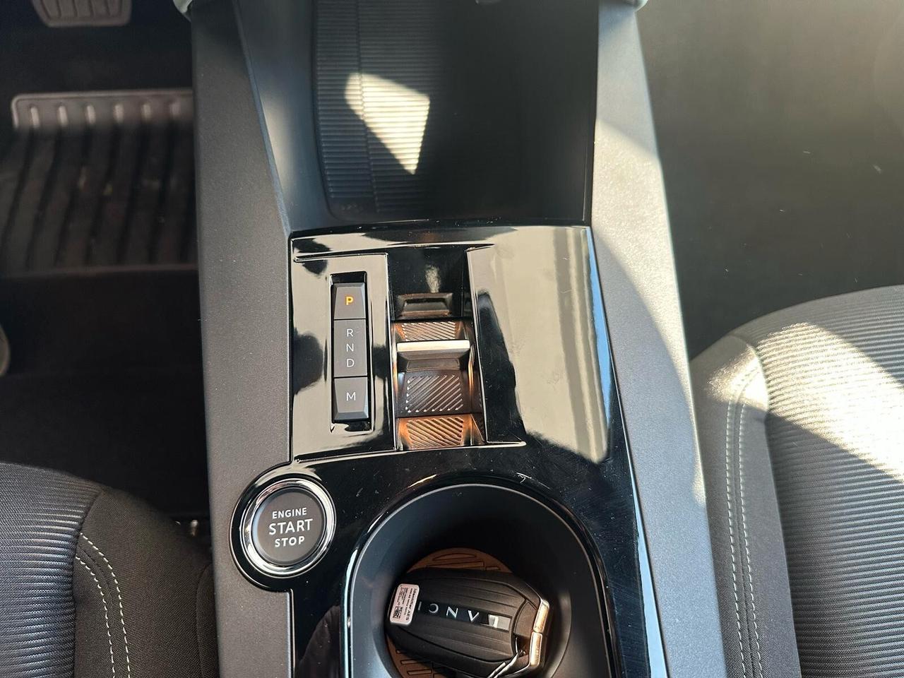 Lancia Ypsilon Hybrid e-DCT