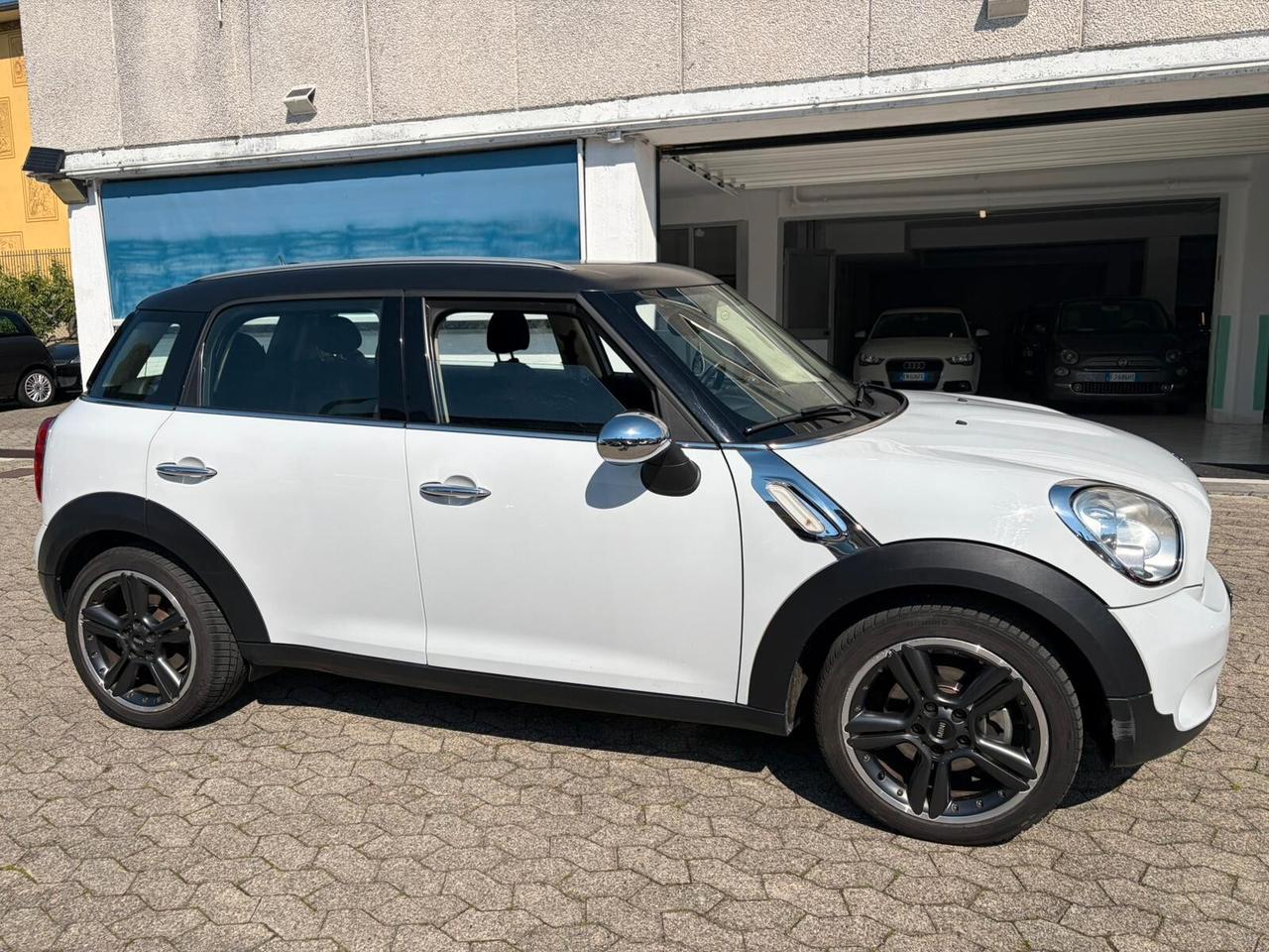 Mini Cooper D Countryman 1.6 One*EURO5*NEOPATENTATI*NAVI