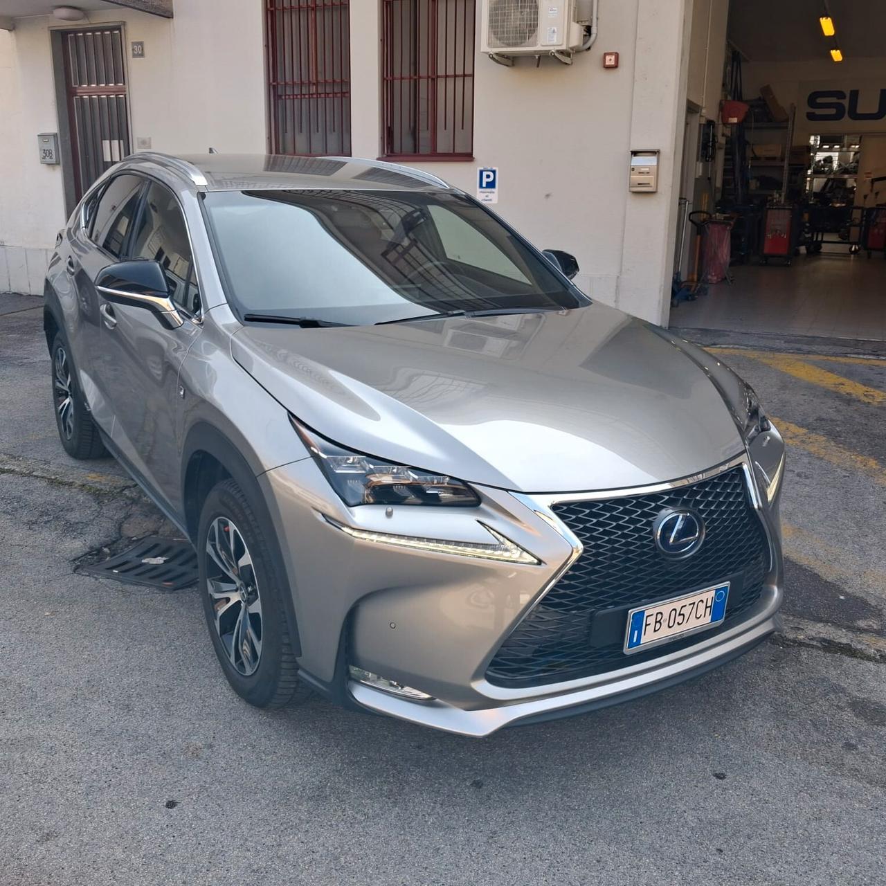 Lexus NX 300h Hybrid 4WD F-Sport