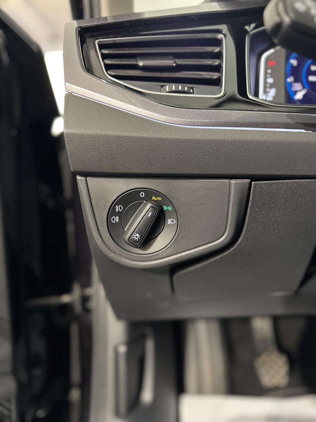 Volkswagen Polo Style, fanali full led IQ LIGHT, APPLECARPLAY & ANDROID AUTO, PARCHRGGIO AUTOMATICO,