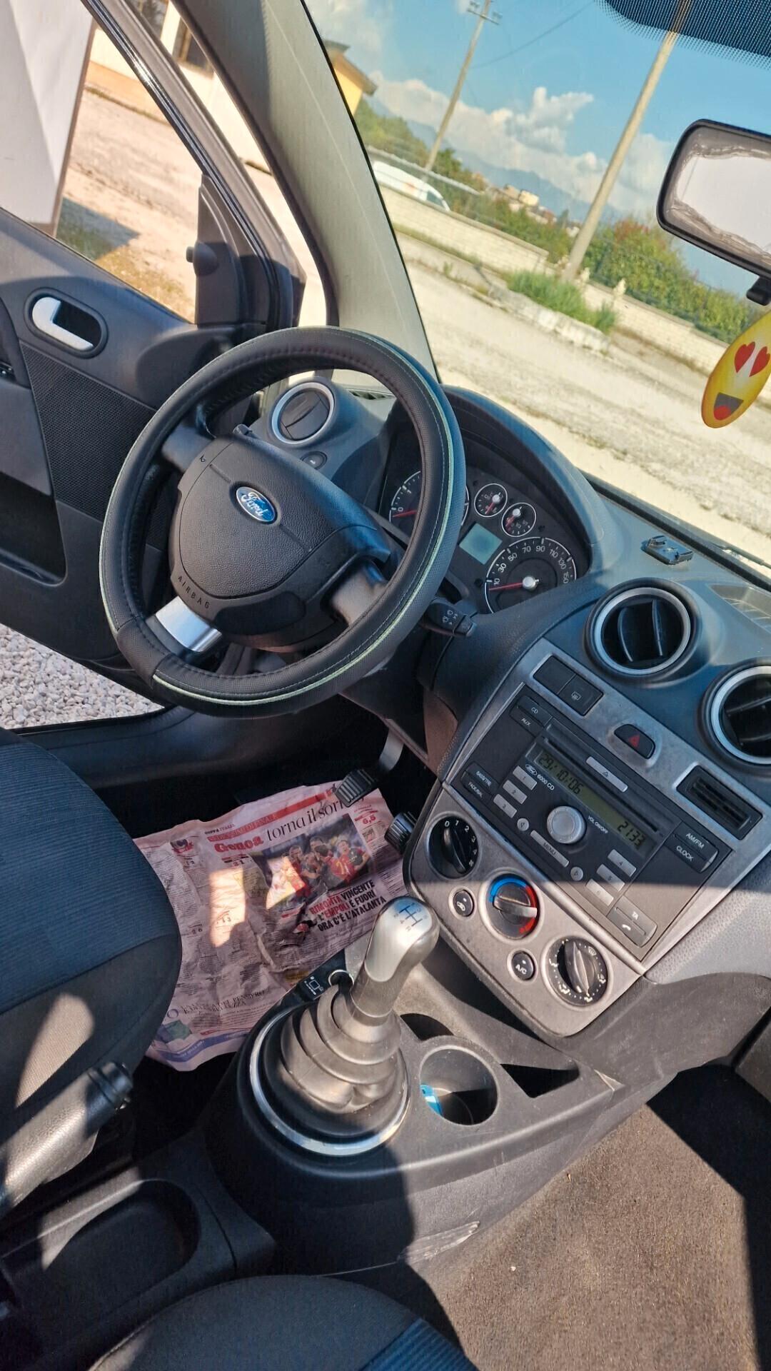 Ford Fiesta 1.2 16V 3p. Ghia "GPL"