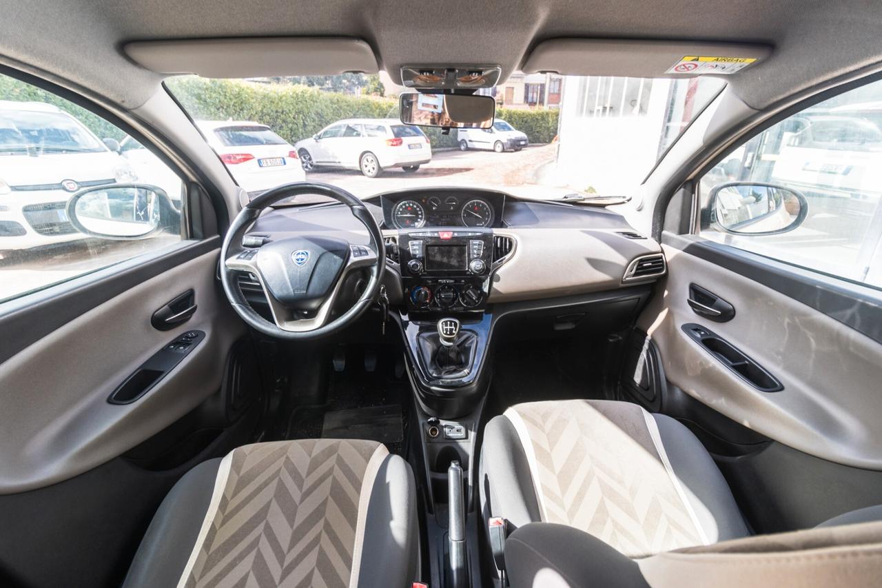 Lancia Ypsilon 1.2 69 CV 5 porte Silver