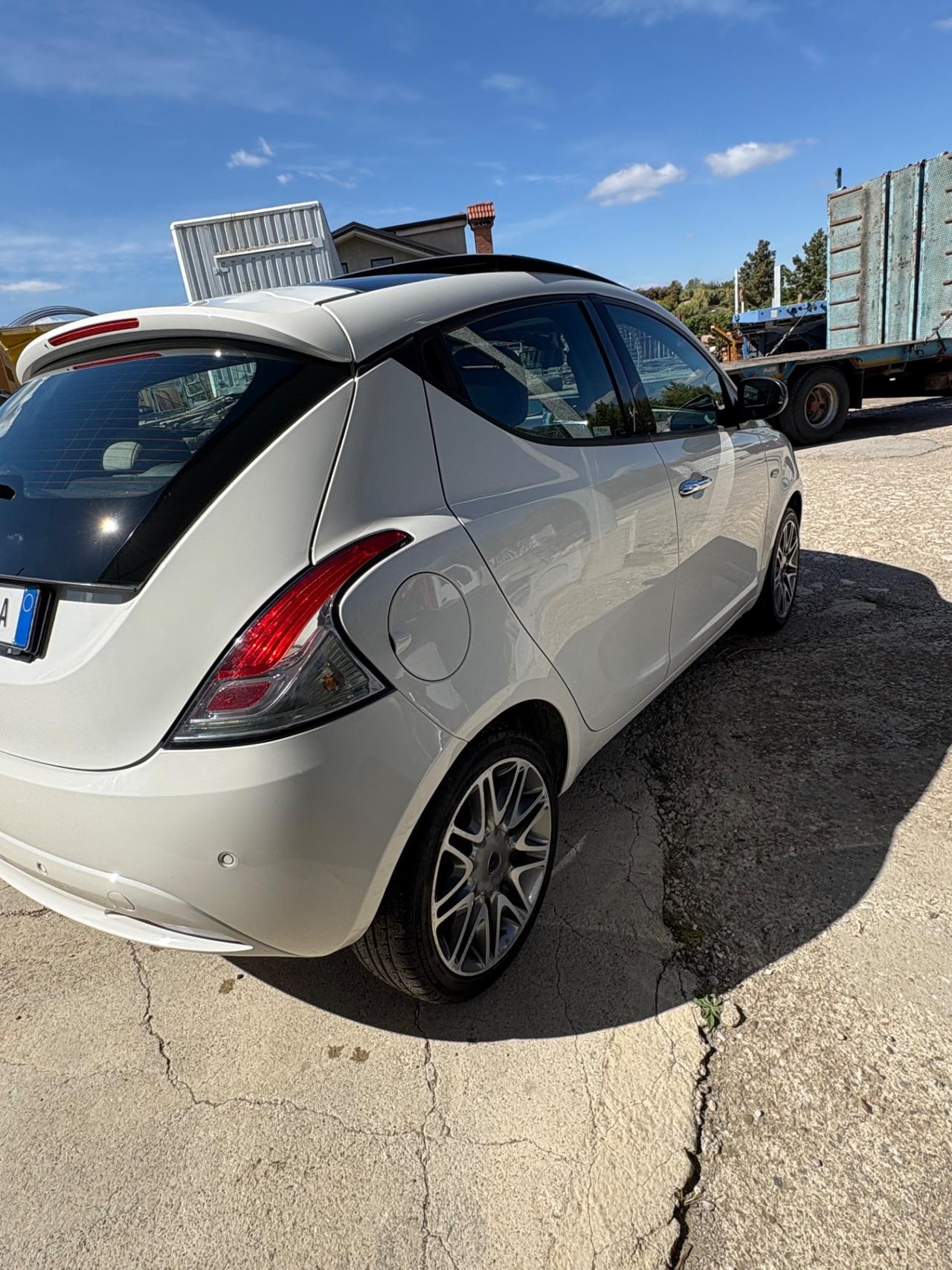 Lancia Ypsilon 1.2 69 CV 5 porte Platinum