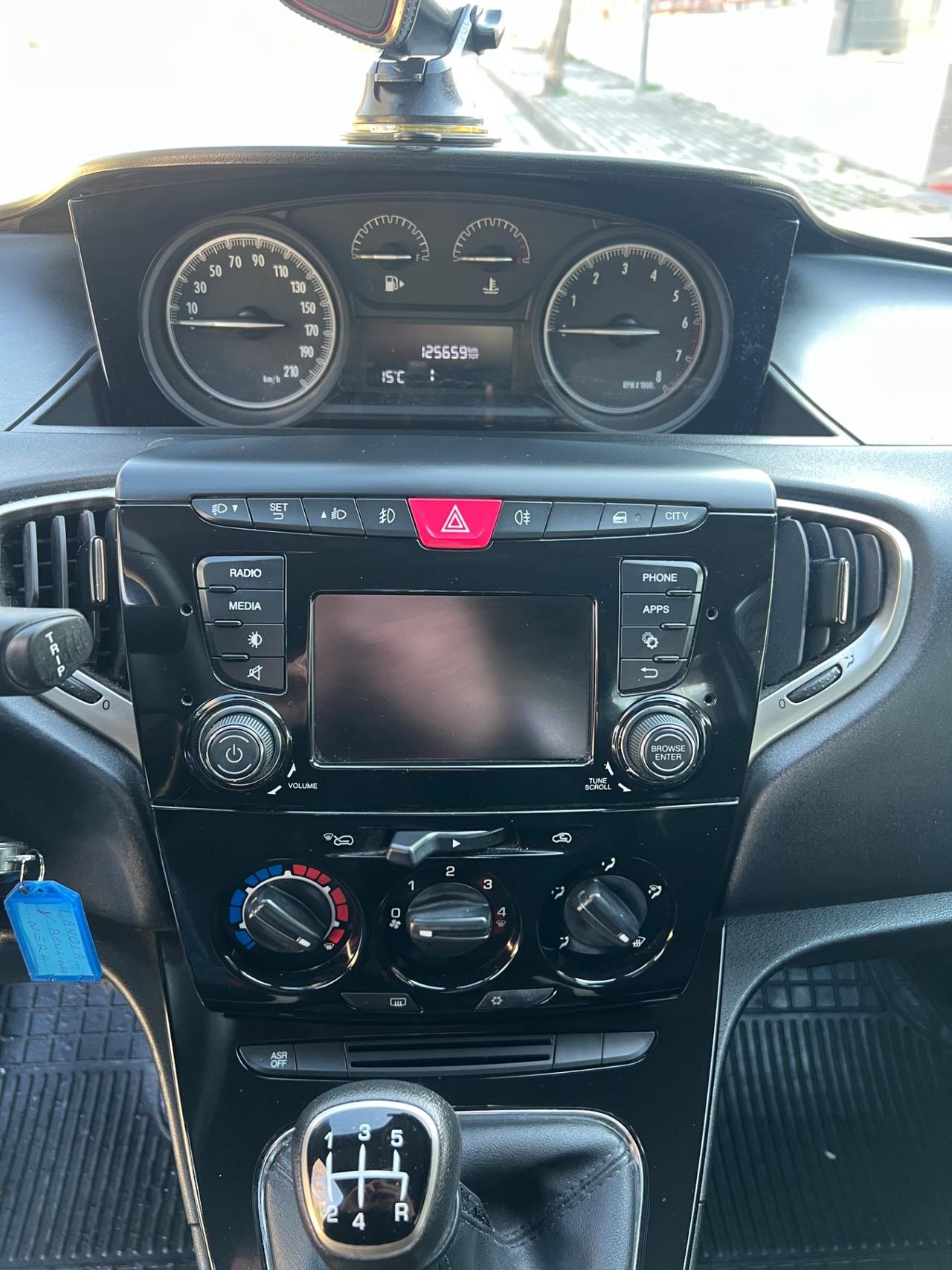 Lancia Ypsilon 1.2 benzina 69cv 5 porte Gold 2017