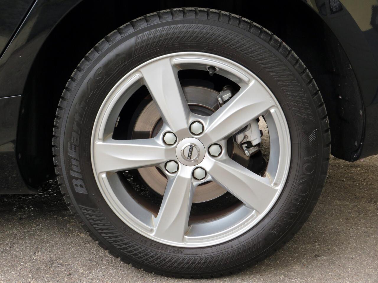 Volvo V40 2.0 d2 Business. km 49.000. fari led/doppi sensori