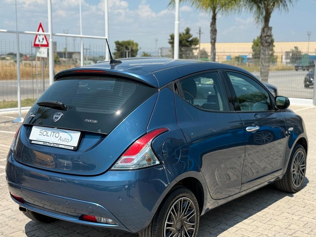 Ypsilon 1.0 5 porte S&S Hybrid Gold Blu Eleganza
