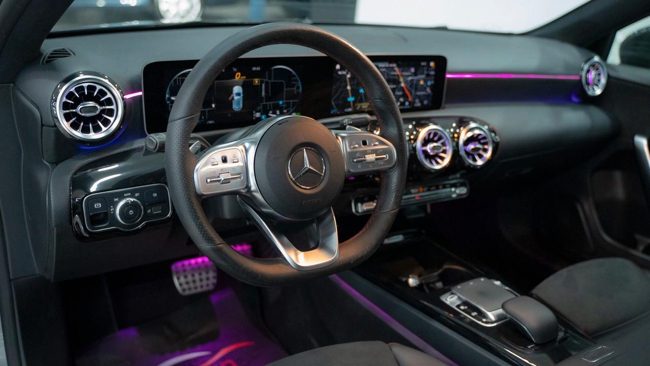 Mercedes-benz A 180 D PREMIUM PLUS AMG TETTO PACK LUCI XENO NAVI PELLE FULL OPTIONAL