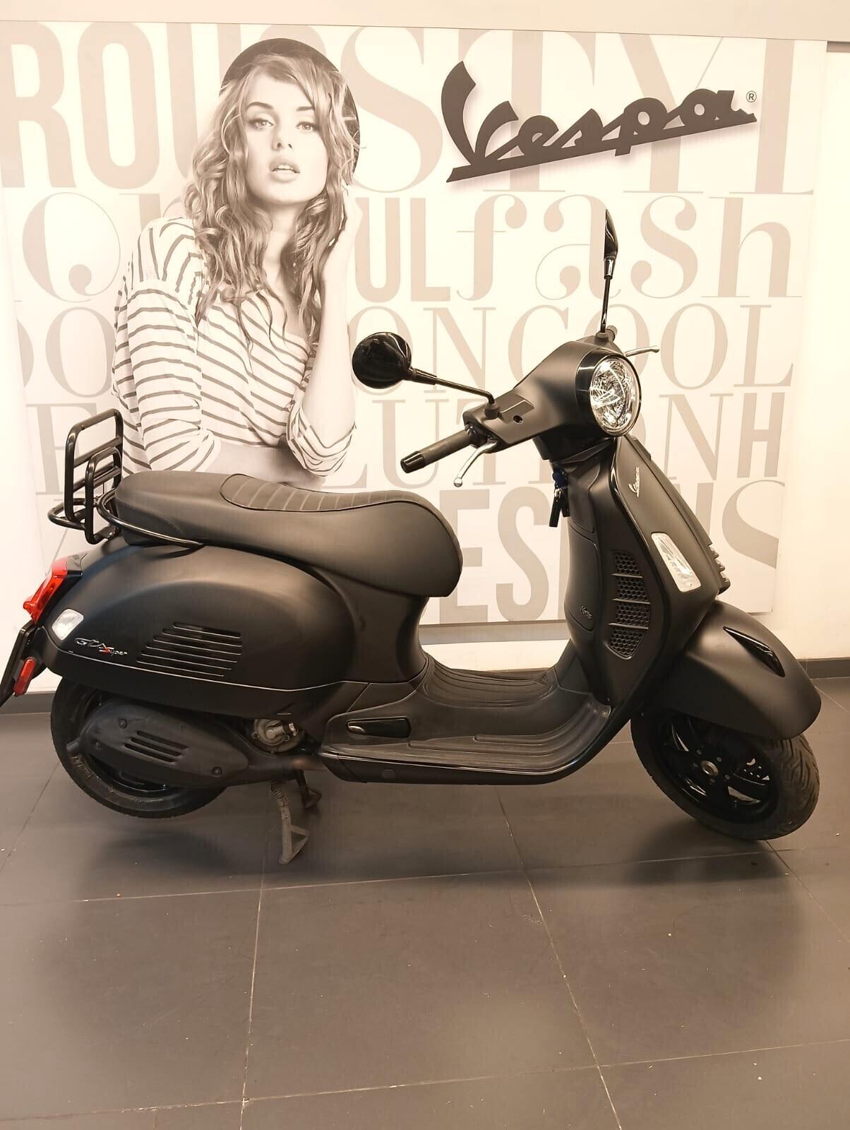 Piaggio Vespa 300 GTS hpe Notte