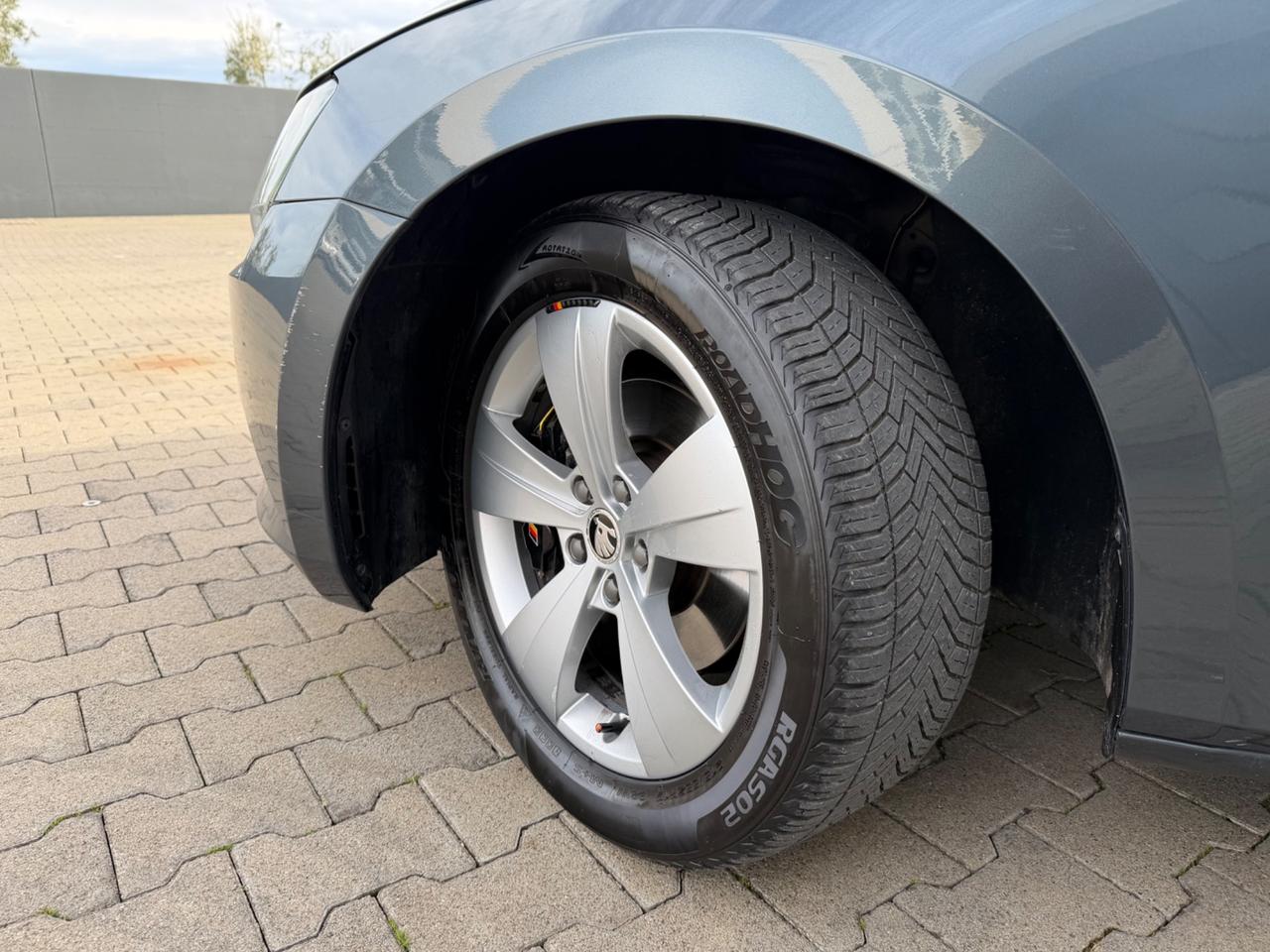 Skoda Superb 2.0 TDI DSG Wagon Style