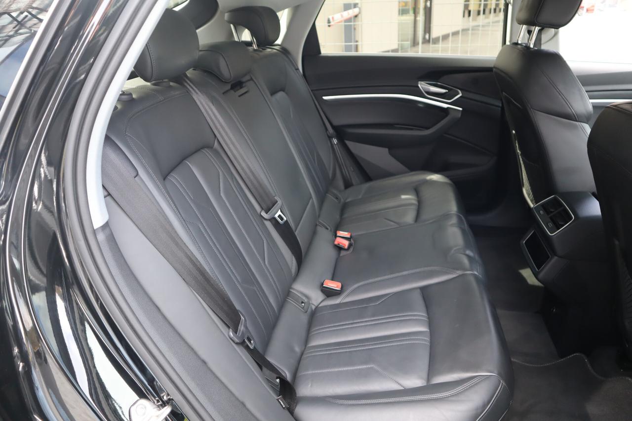 E Tron 55 408CV QUATTRO 360° HUD MATRIX 21"