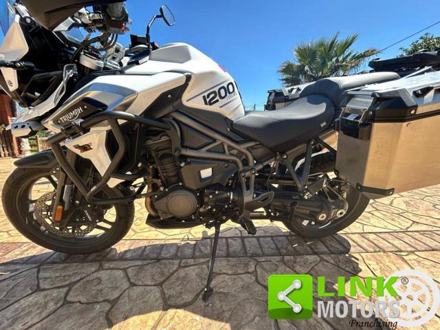 TRIUMPH Tiger 1200 XRt .
