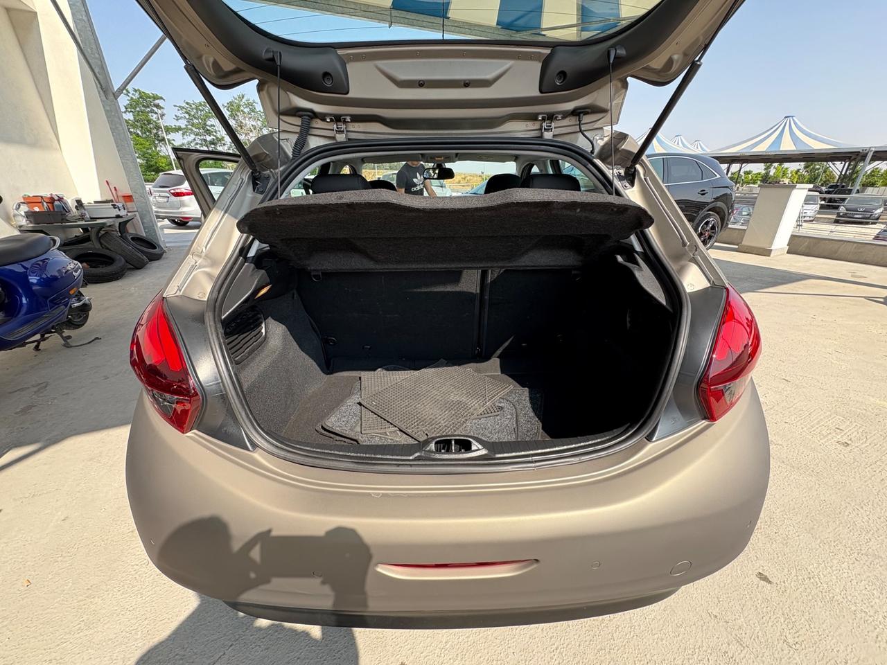 Peugeot 208 BlueHDi 75 5 porte Allure GRIGIO OPACO