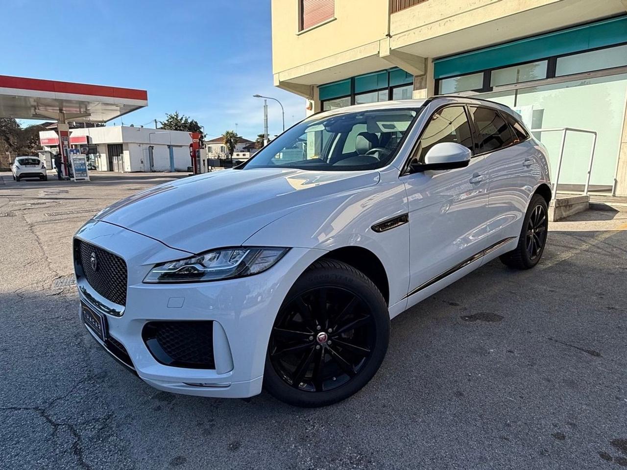 Jaguar F-Pace 180 cv #8582