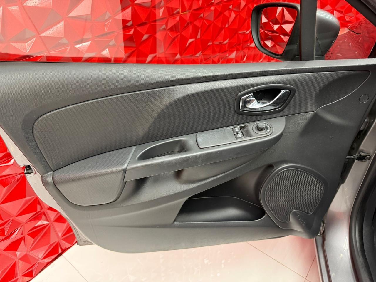 Renault Clio 1.2 75CV GPL 5 porte Live OK NEOPATENTATI