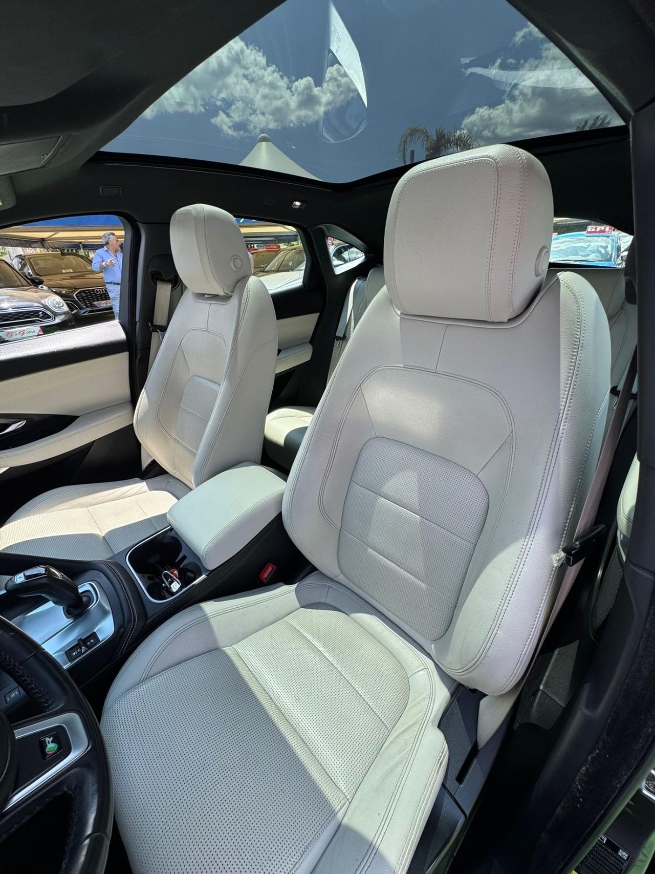 Jaguar E-Pace 2.0D 150 CV AWD aut. R-Dynamic S + Panorama