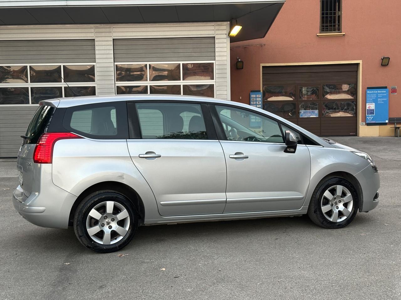 Peugeot 5008 1.6 HDi 112CV Business 5 posti