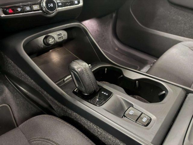 VOLVO XC40 T2 MOMENTUM CORE AUTOMATICA