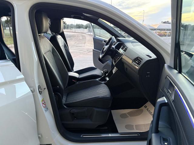 VOLKSWAGEN Tiguan 2.0 TDI 150 CV SCR DSG R-Line LUCI AMBIENTE