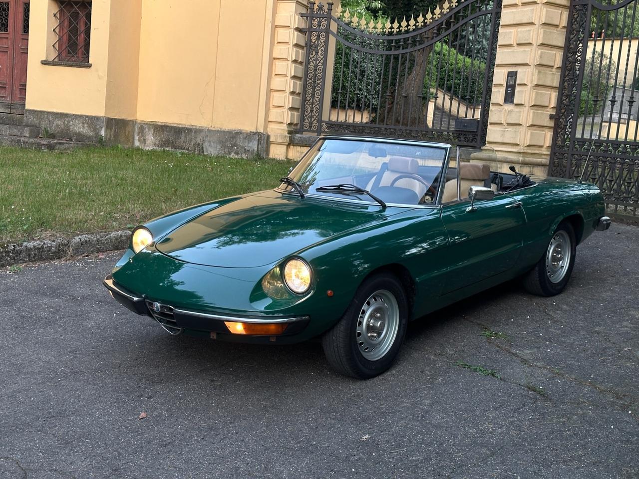 Alfa Romeo Spider 1600 Junior (Coda Tronca) Verde Pino Service Book Matching Specification