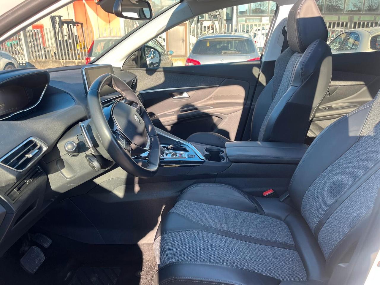 Peugeot 3008 BlueHDi 120 EAT6 S&S Allure