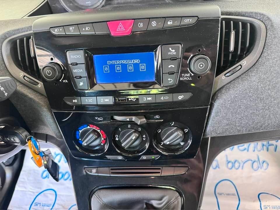 Lancia Ypsilon 1.0 FireFly 5 porte S&S Hybrid Silver