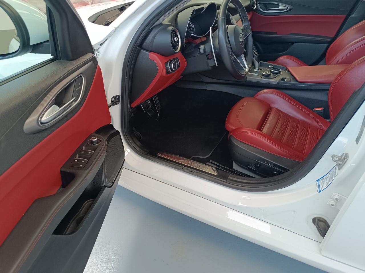 Alfa Romeo Giulia 2.2 Turbodiesel 210 CV AT8 AWD Q4 Veloce