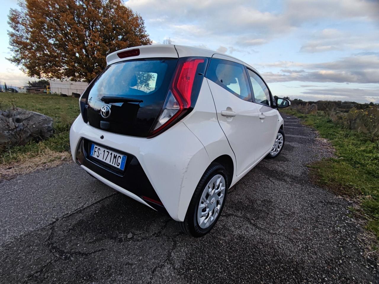 Toyota Aygo 1.0 VVT-i 72 CV 5 porte x-clusiv