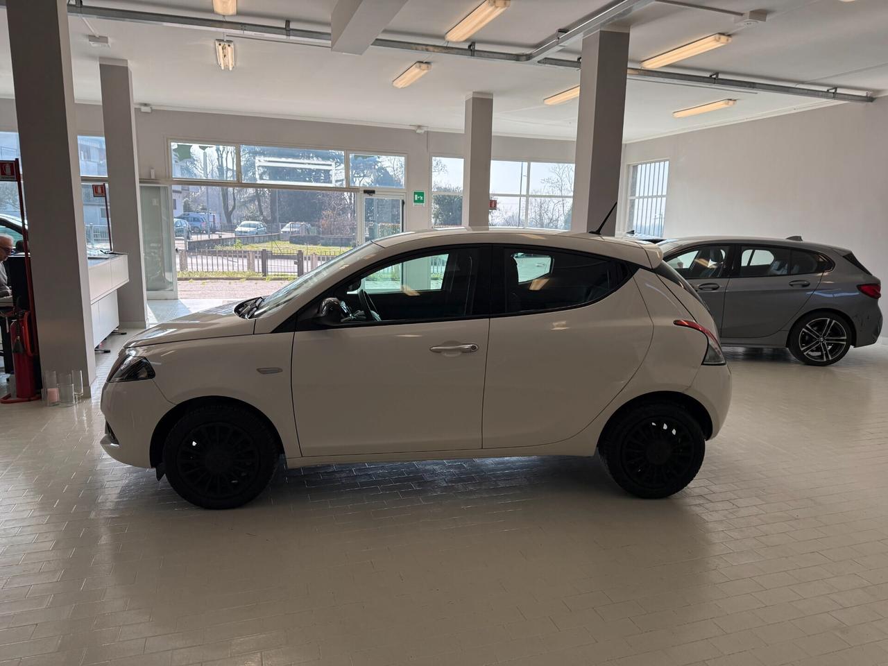 Lancia Ypsilon 1.0 FireFly 5 porte S&S Hybrid Silver