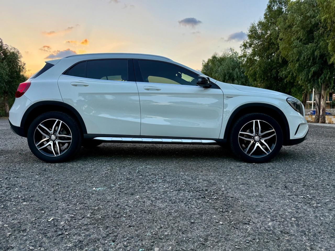 MERCEDES- BENZ GLA 200 D AUTOMATIC SPORT
