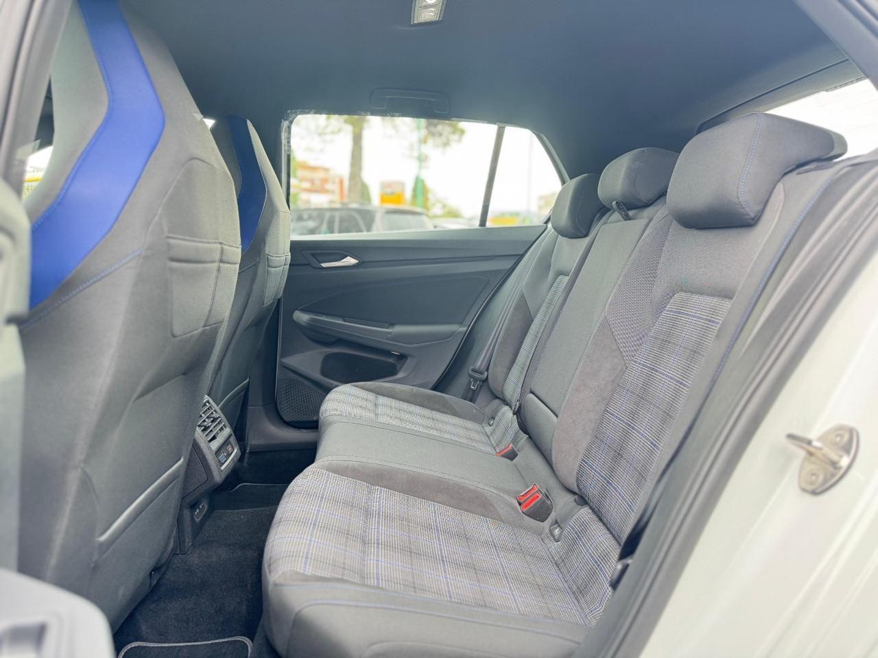 VOLKSWAGEN Golf GTE 245cv Finanziabile