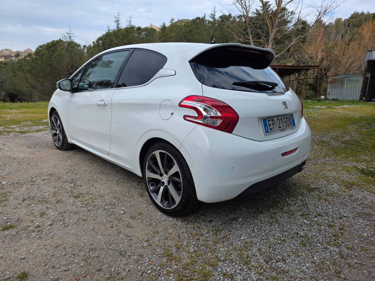 Peugeot 208 1.6 THP 156 CV 3 porte pre GTi
