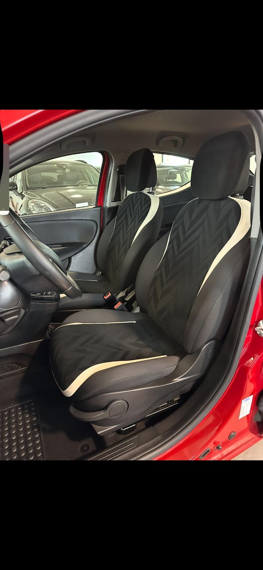 Lancia Ypsilon 1.3 MJT 16V 95 CV 5 porte S&S Silver