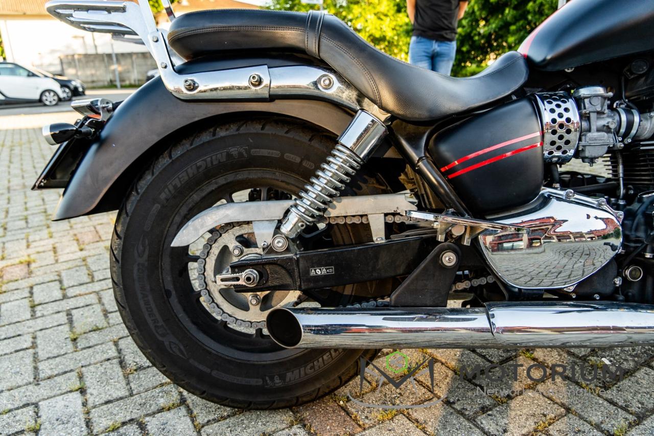 TRIUMPH America 900