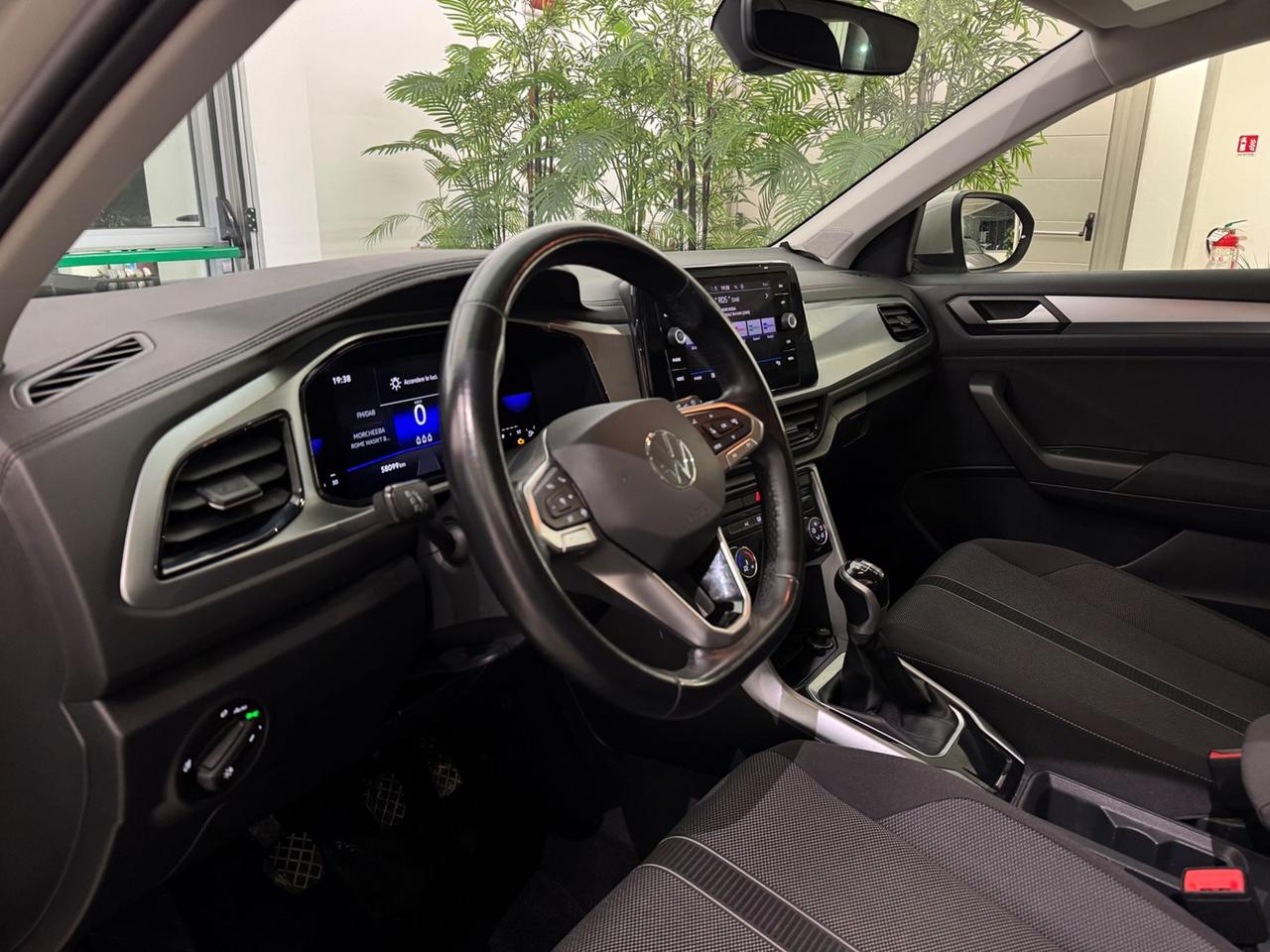 VOLKSWAGEN T-Roc 2022 1.0 tsi Life 110cv